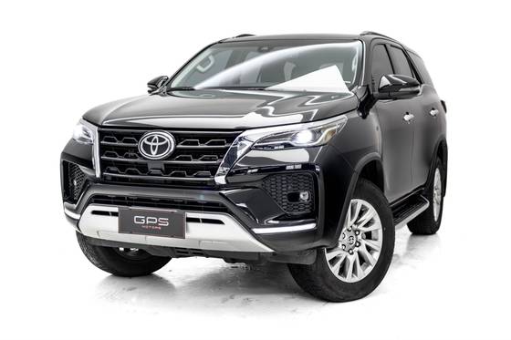 TOYOTA HILUX SW4 2.8 D-4D TURBO DIESEL SRX 4X4 AUTOMÁTICO